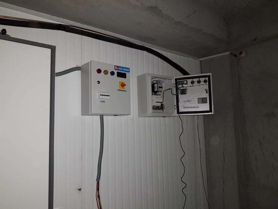 External cold-room control panel