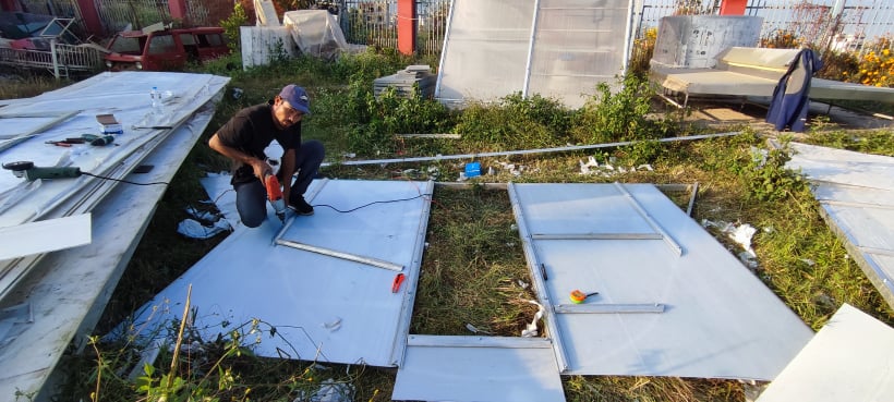 Hands-on fabrication of greenhouse dryer panel components at the National Innovation Center